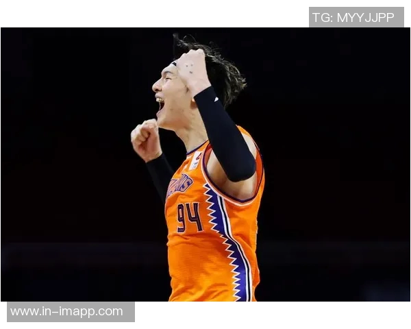 祝上海男篮队长王哲林32岁生日快乐愿你健康无畏勇往直前